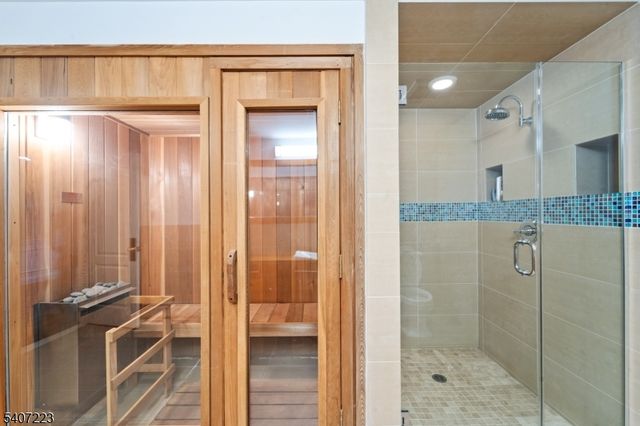 54 Mohawk Ave, Norwood Boro, NJ 07648