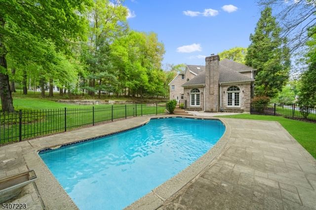 54 Mohawk Ave, Norwood Boro, NJ 07648