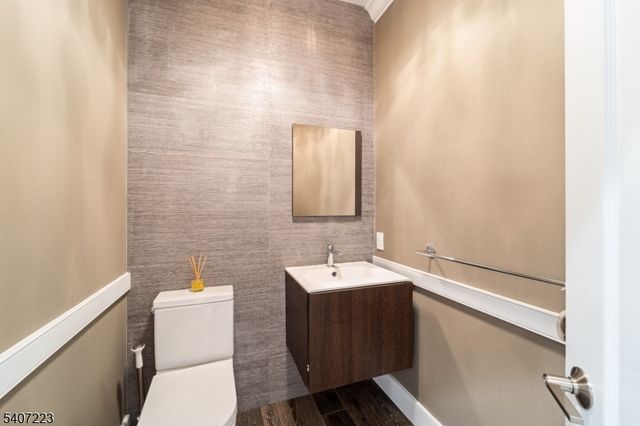 54 Mohawk Ave, Norwood Boro, NJ 07648