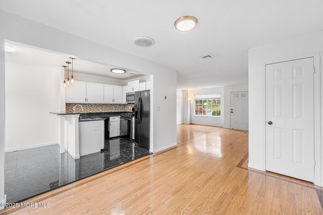 6 Groom Court, Tinton Falls, NJ 07753