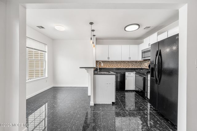 6 Groom Court, Tinton Falls, NJ 07753