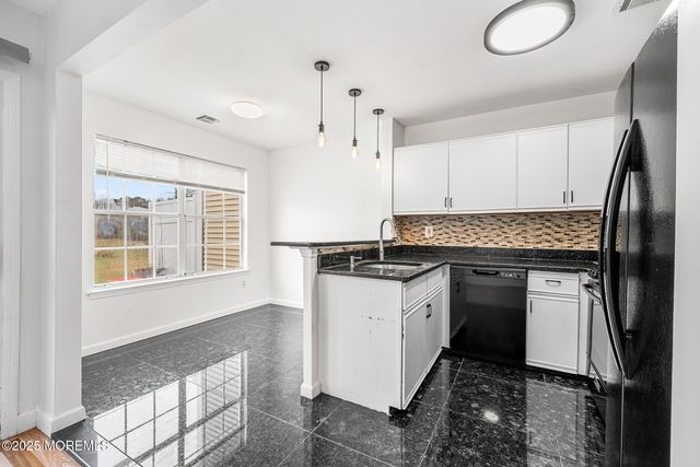 6 Groom Court, Tinton Falls, NJ 07753