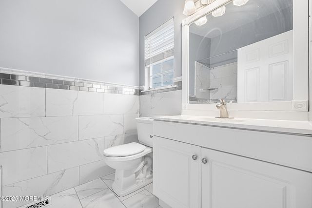 6 Groom Court, Tinton Falls, NJ 07753