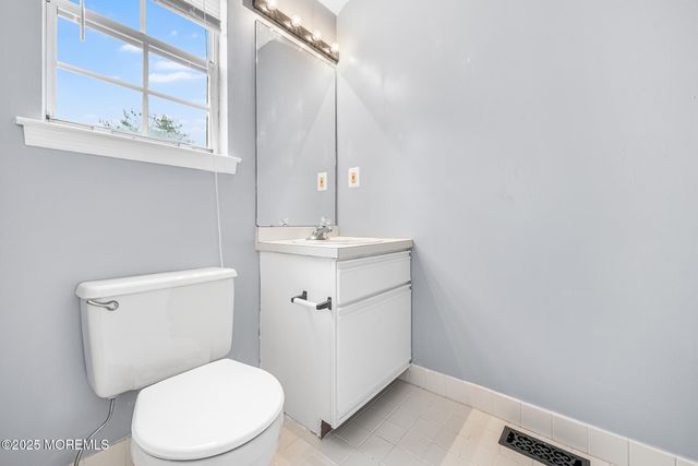 6 Groom Court, Tinton Falls, NJ 07753