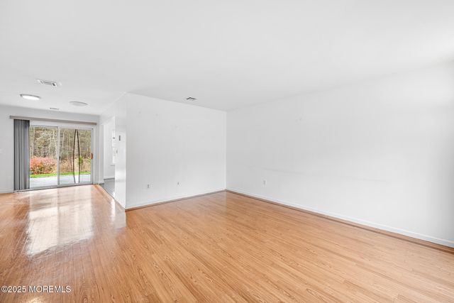 6 Groom Court, Tinton Falls, NJ 07753