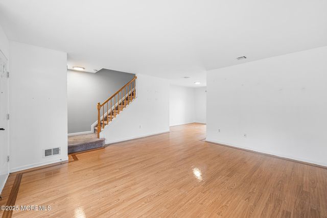 6 Groom Court, Tinton Falls, NJ 07753