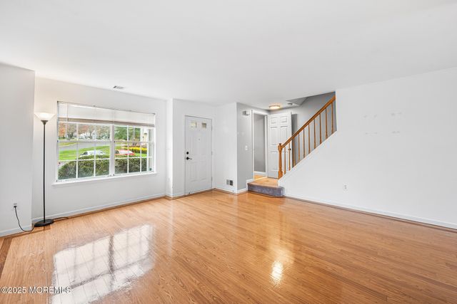 6 Groom Court, Tinton Falls, NJ 07753