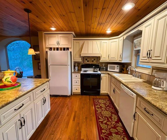 12 Eufaula Trail, Cherokee Village, AR 72529