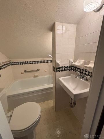 5048 Pensacola Boulevard, Moraine, OH 45439