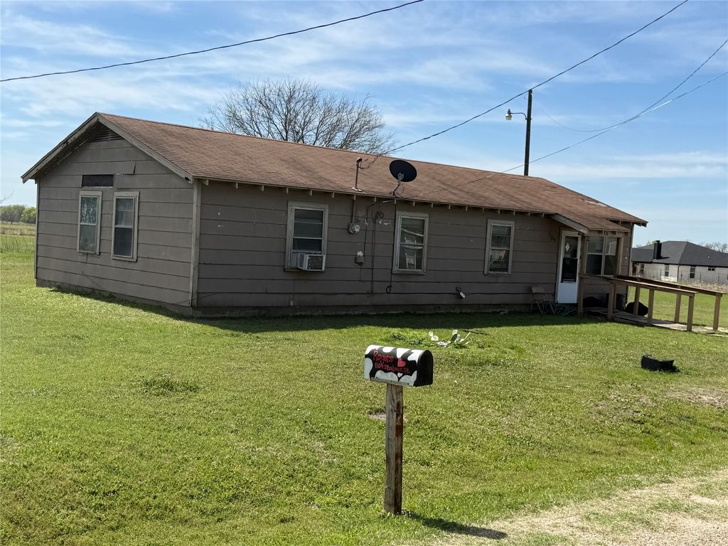 1105 Shabazz Street, Milford, TX 76670
