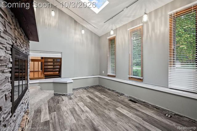 7568 Sweetbriar, West Bloomfield, MI 48324