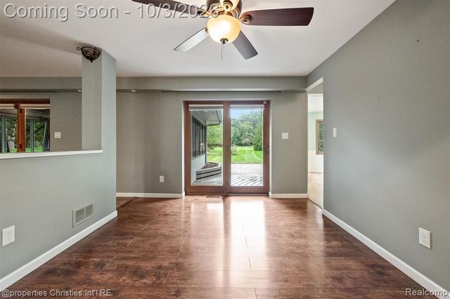 7568 Sweetbriar, West Bloomfield, MI 48324