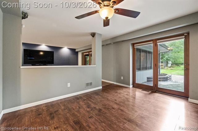 7568 Sweetbriar, West Bloomfield, MI 48324