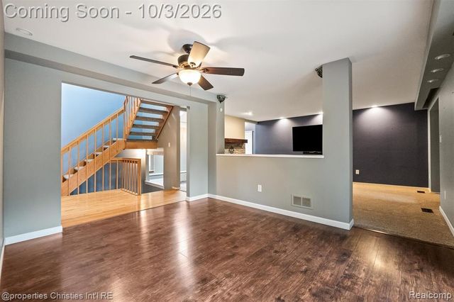 7568 Sweetbriar, West Bloomfield, MI 48324