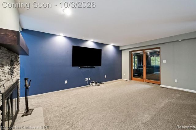 7568 Sweetbriar, West Bloomfield, MI 48324