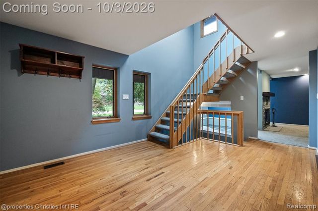 7568 Sweetbriar, West Bloomfield, MI 48324