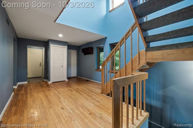 7568 Sweetbriar, West Bloomfield, MI 48324
