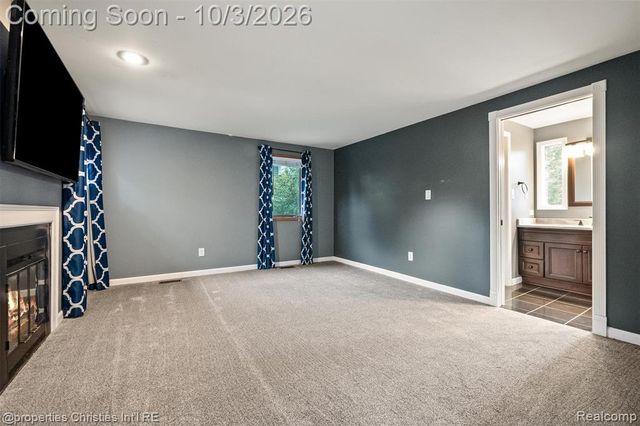 7568 Sweetbriar, West Bloomfield, MI 48324