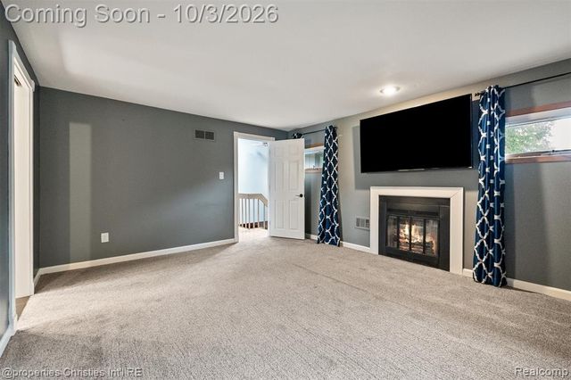 7568 Sweetbriar, West Bloomfield, MI 48324
