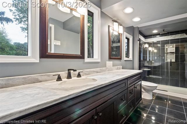 7568 Sweetbriar, West Bloomfield, MI 48324