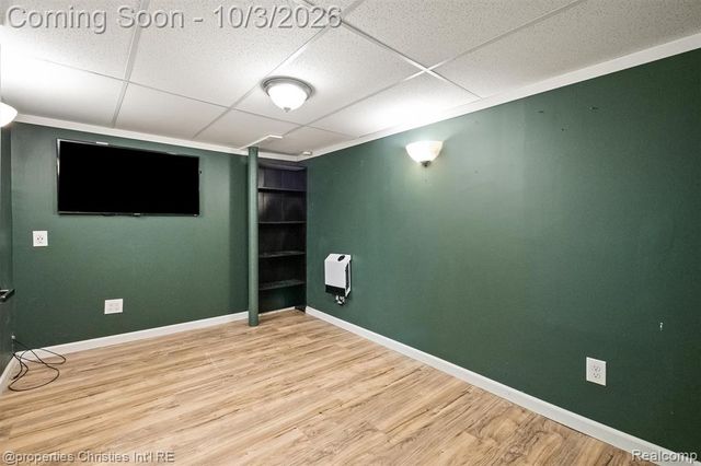 7568 Sweetbriar, West Bloomfield, MI 48324