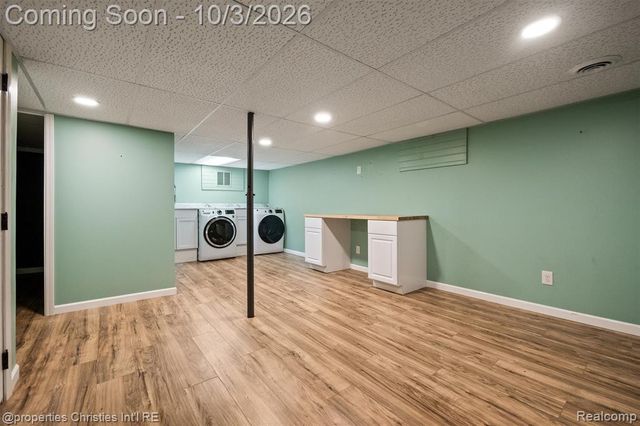 7568 Sweetbriar, West Bloomfield, MI 48324