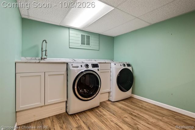 7568 Sweetbriar, West Bloomfield, MI 48324