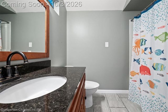 7568 Sweetbriar, West Bloomfield, MI 48324