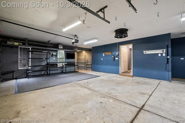 7568 Sweetbriar, West Bloomfield, MI 48324