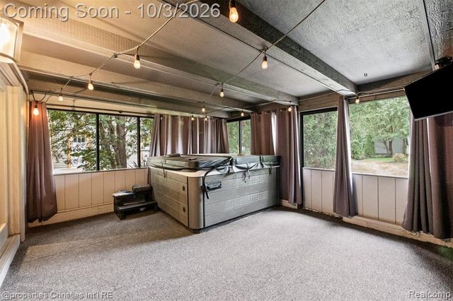 7568 Sweetbriar, West Bloomfield, MI 48324