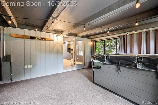 7568 Sweetbriar, West Bloomfield, MI 48324