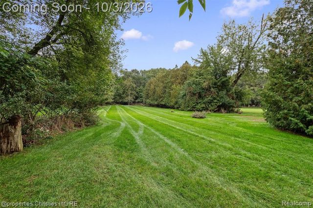 7568 Sweetbriar, West Bloomfield, MI 48324