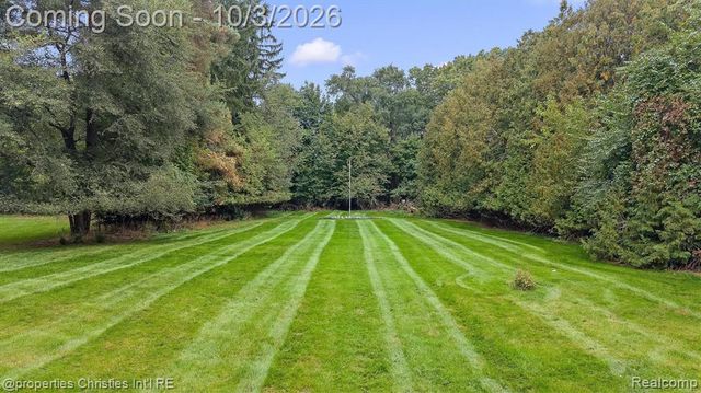 7568 Sweetbriar, West Bloomfield, MI 48324