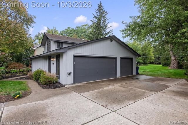 7568 Sweetbriar, West Bloomfield, MI 48324