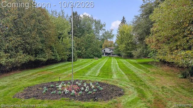7568 Sweetbriar, West Bloomfield, MI 48324