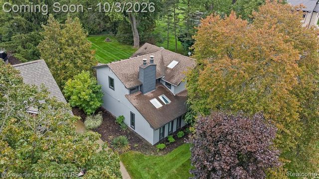 7568 Sweetbriar, West Bloomfield, MI 48324