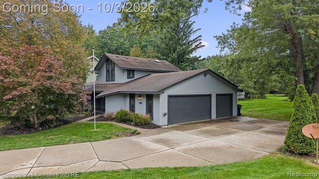 7568 Sweetbriar, West Bloomfield, MI 48324
