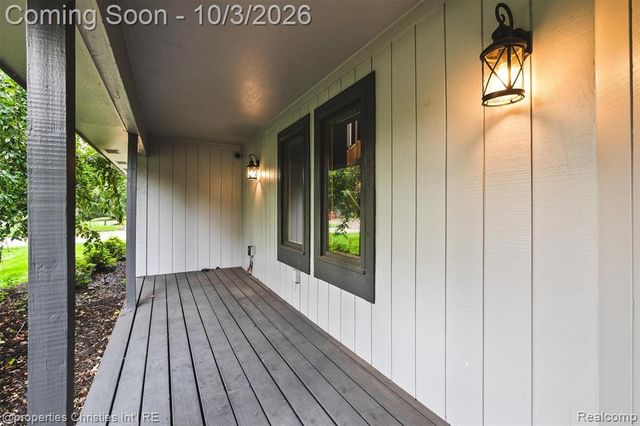 7568 Sweetbriar, West Bloomfield, MI 48324