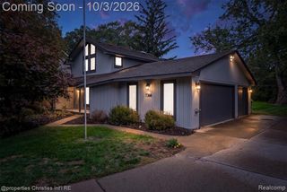 7568 Sweetbriar, West Bloomfield, MI 48324
