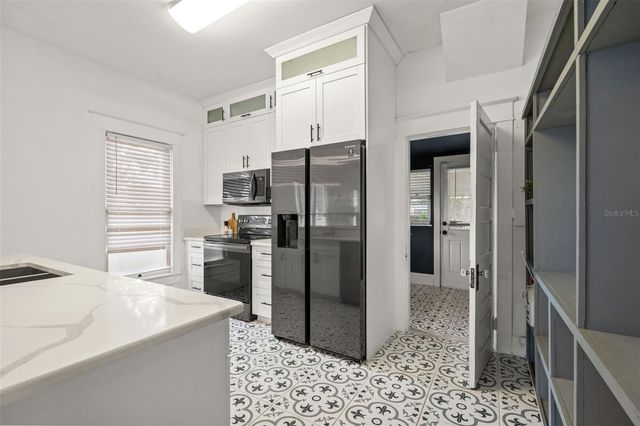 102 W NORTH STREET, Tampa, FL 33604