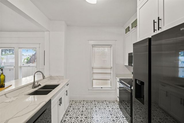 102 W NORTH STREET, Tampa, FL 33604