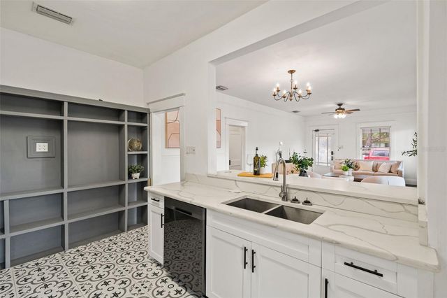 102 W NORTH STREET, Tampa, FL 33604