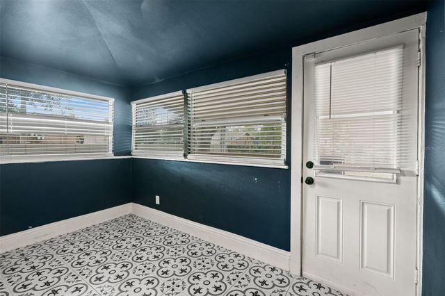 102 W NORTH STREET, Tampa, FL 33604