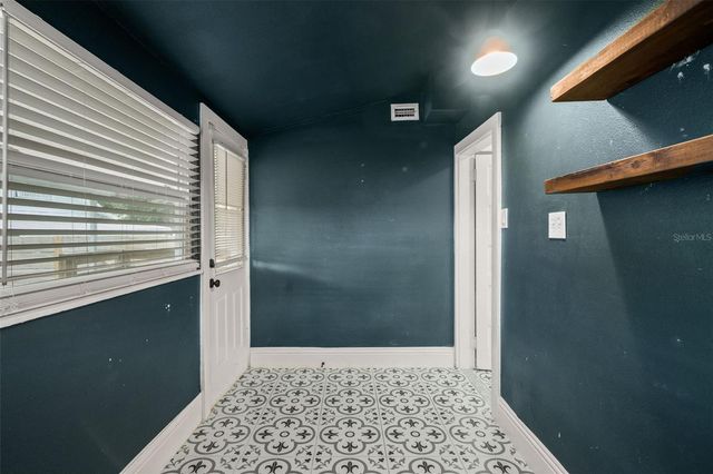 102 W NORTH STREET, Tampa, FL 33604