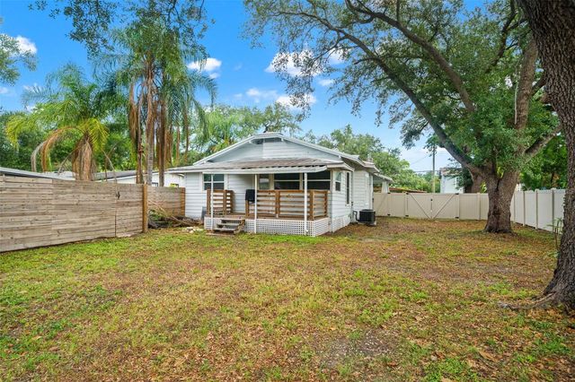 102 W NORTH STREET, Tampa, FL 33604