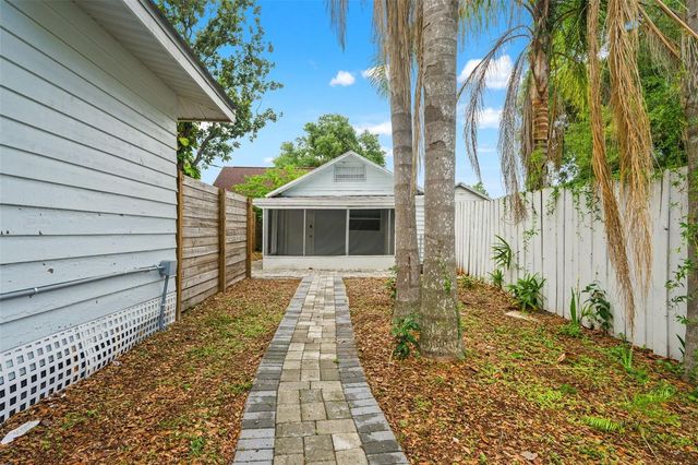 102 W NORTH STREET, Tampa, FL 33604