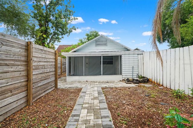 102 W NORTH STREET, Tampa, FL 33604