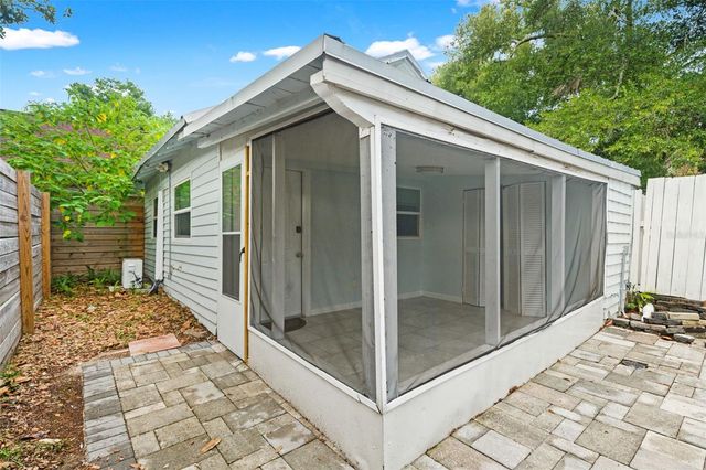 102 W NORTH STREET, Tampa, FL 33604