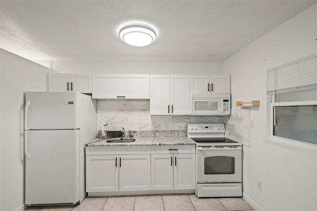 102 W NORTH STREET, Tampa, FL 33604