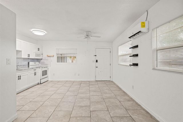 102 W NORTH STREET, Tampa, FL 33604